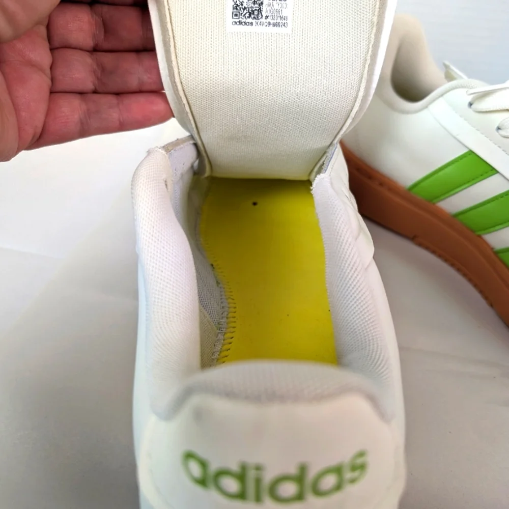 Adidas Original Grand Court. Off White And Semi Lucid Lime. Men's 9.5.